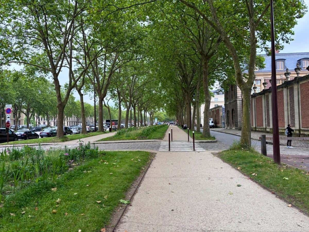 City streets and sidewalks within the city of Versailles