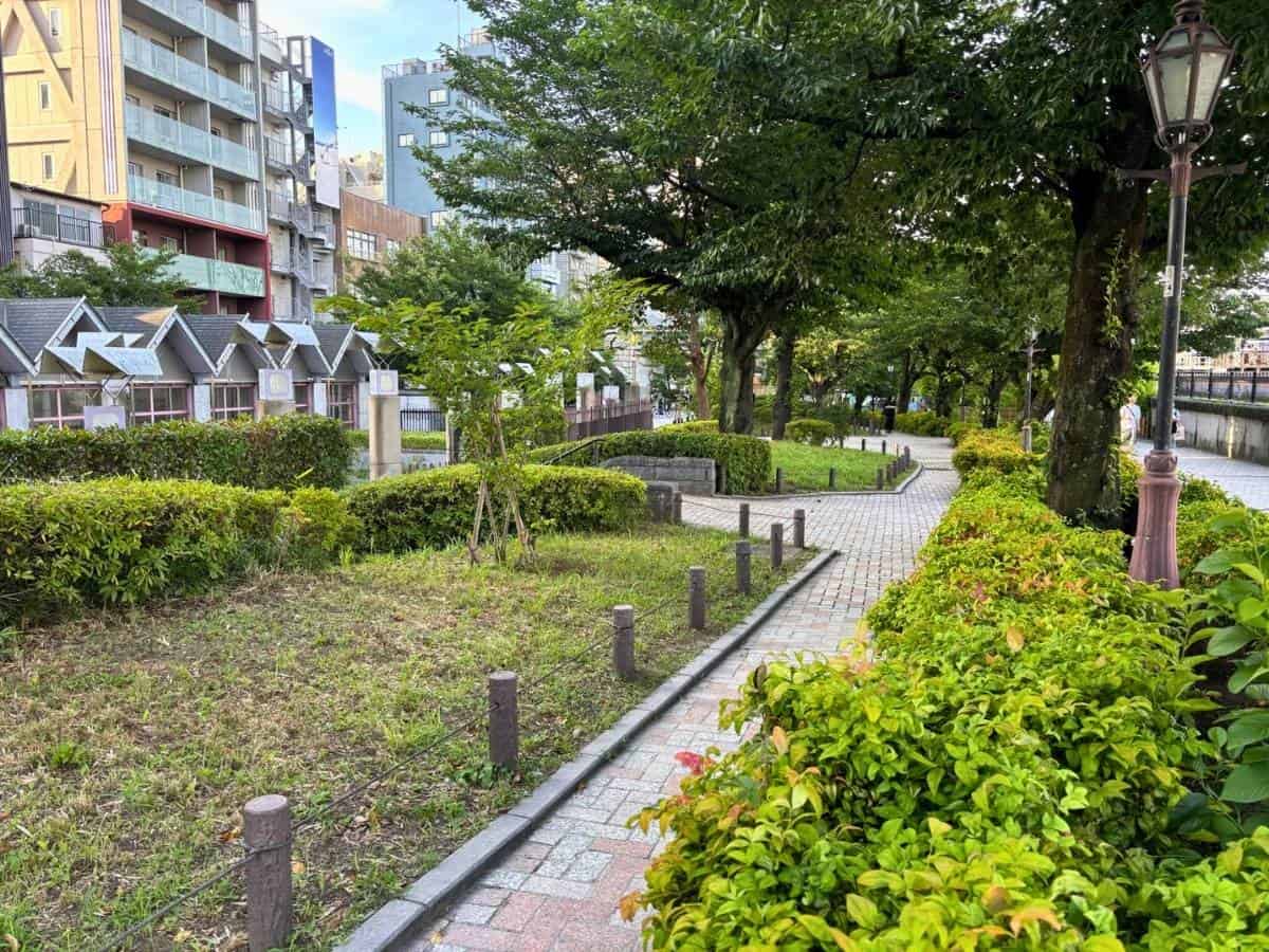 In addition to large parks, smaller Tokyo gardens such as Sumida Park offer quick breaks from urban life